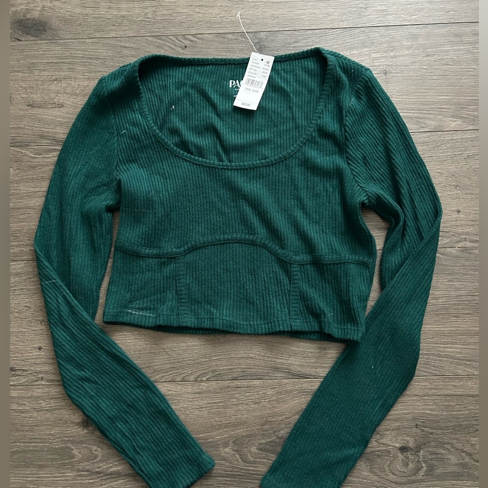 Green long sleeve cropped top